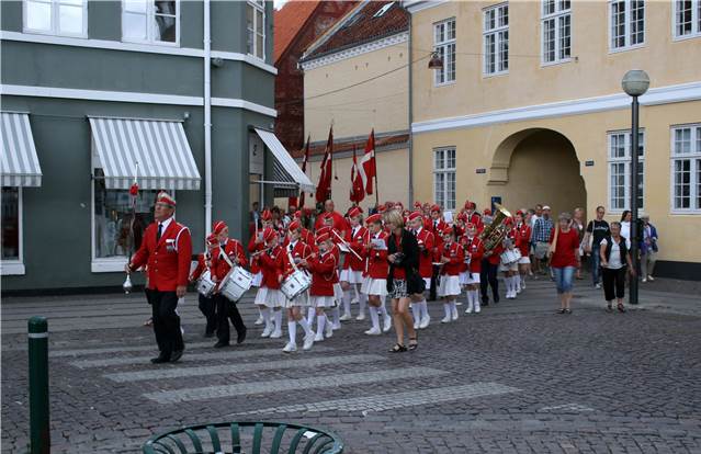 Indmarch på Køge Torv
