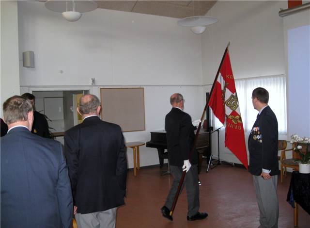 Vor fane føres ind
