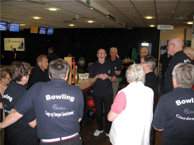 Velkomst og instruktion af bowlingformanden