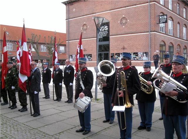 Opstilling med 32. battelions musik