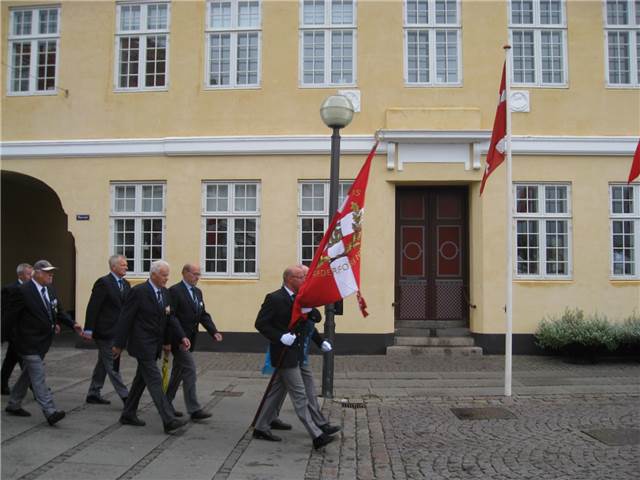 Foran Rådhuset.