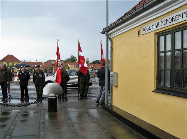 Paraden ankommer til Køge Marineforening.