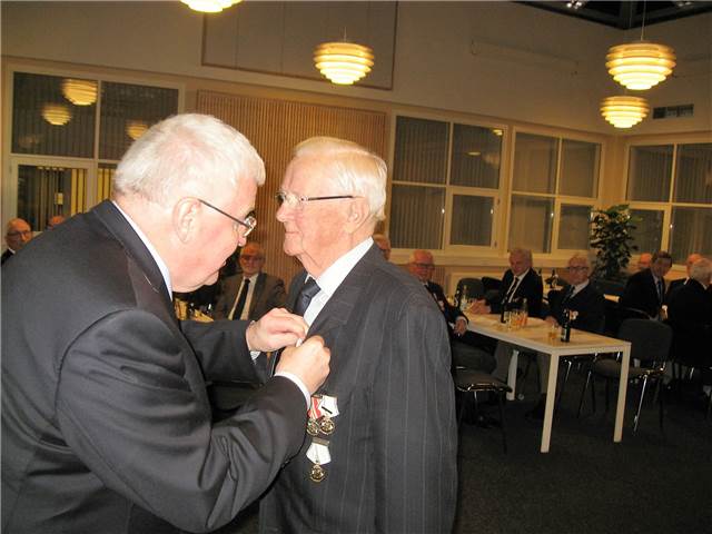 Præsident Flemming Rytter uddeler det sjældne 70 årstegn