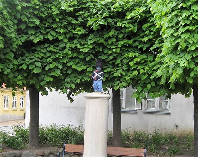 Kopi af Manneken Pis i garderuniform