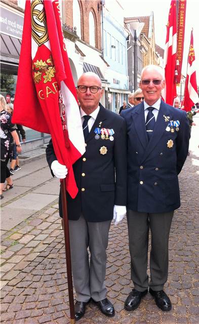 Fanebærer Flemming og faneløjtnant Steen