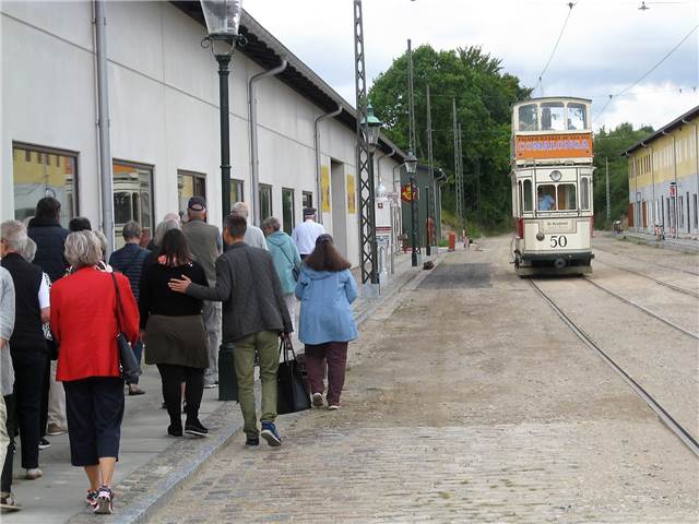 Sightseeing i forretningsgaden.