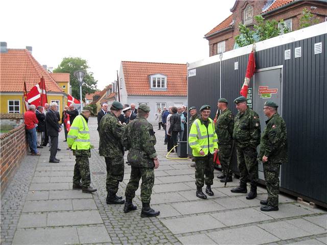 Samling ved Køge Kirke.