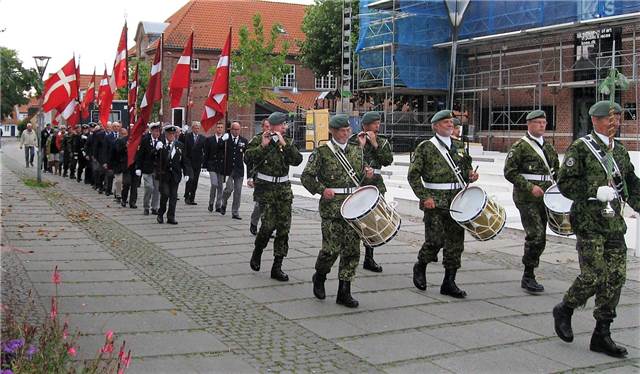 Afgang med paraden.