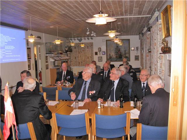 Medlemmerne    samles i Marinestuen