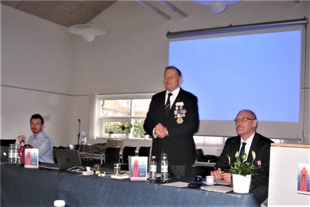 Formanden for Region V.Jens Crone byder velkommen.