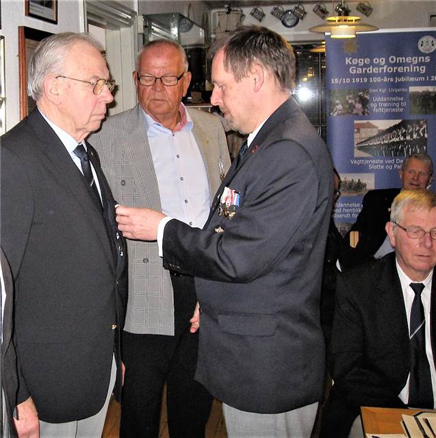 Mogens Jensen modtager 60 års-tegn