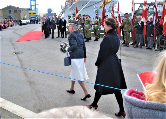 H.M. og Borgmesteren på vej til karaten.