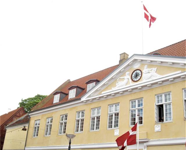 Rådhuset pyntet til festdagen