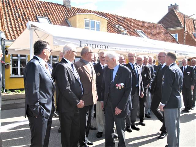 Paradeopstilling, lidt rodet måske.