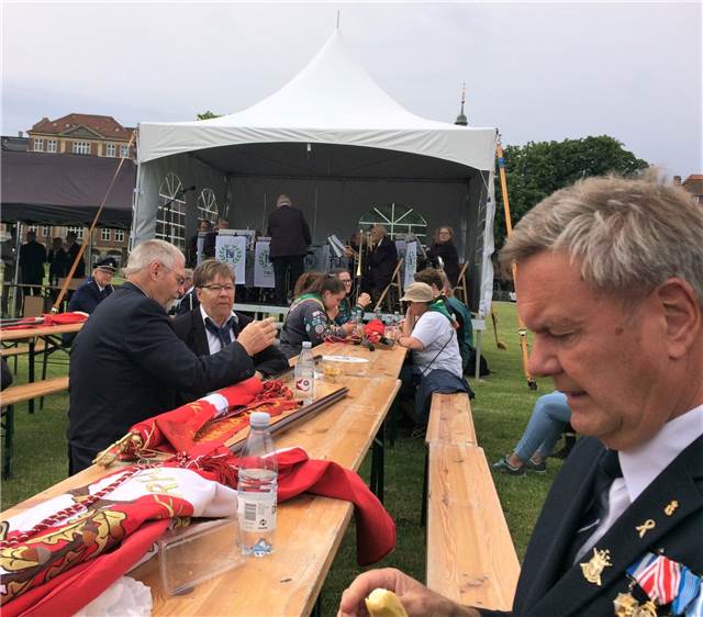 Frokost med underholdning inden paraden gennem København.