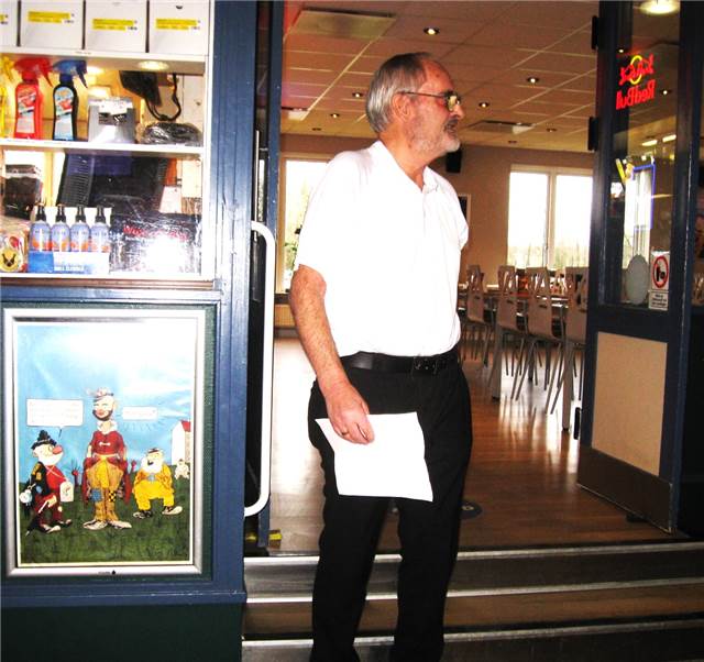 Regions Bowlingformand Svend byder velkommen