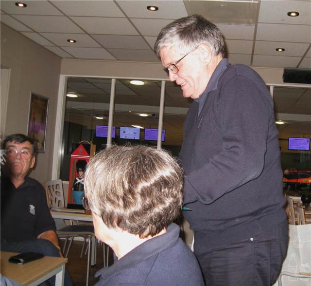 Carsten orienterer om sommer-bowling