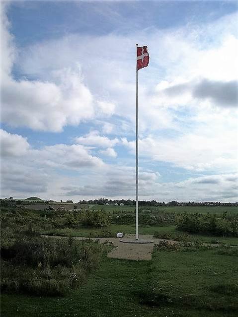 Veteranhaven. Flagstang og flag doneret af Garderhusar Regimentet