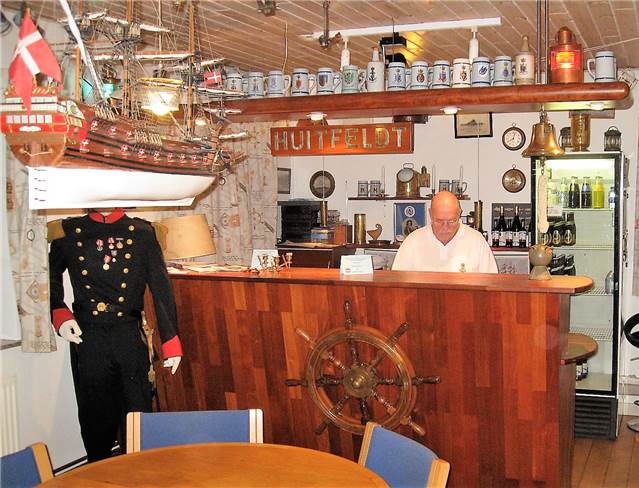 Bartender i Marineforeningen og den halshuggede Admiral